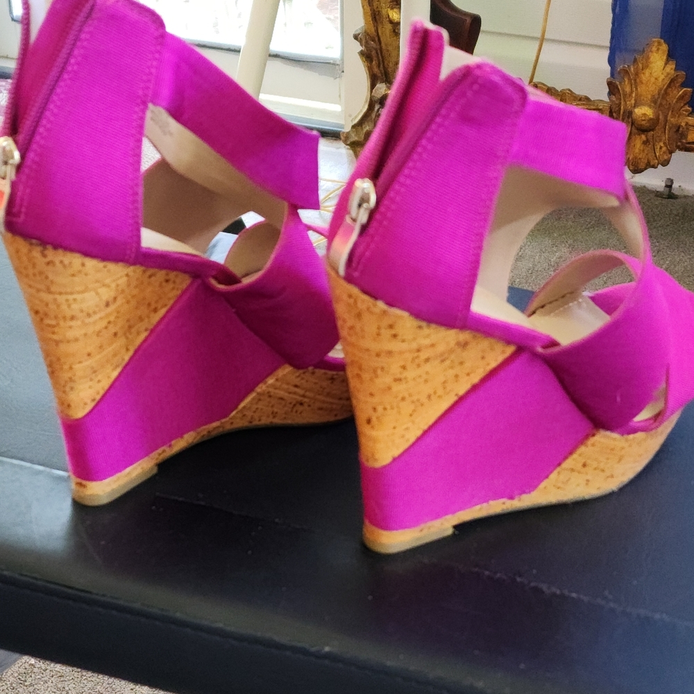 JustFab Wedge 8 1/2 Fushia New. Never Worn